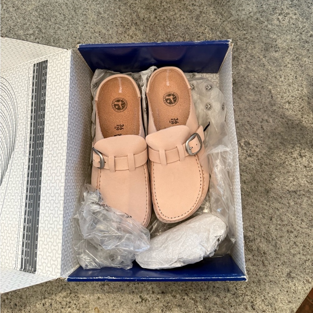 NIB Birkenstock Light Pink Buckle Slippers